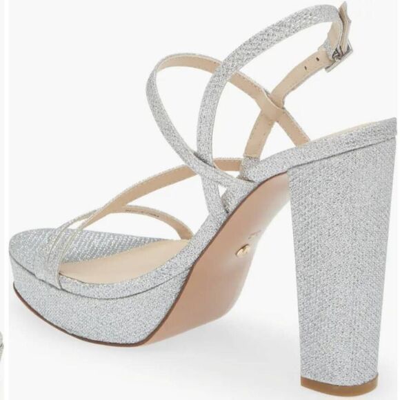 NWT Pelle Moda Women's 10M Patsi Silver Platform Sandals - Picture 2 of 5